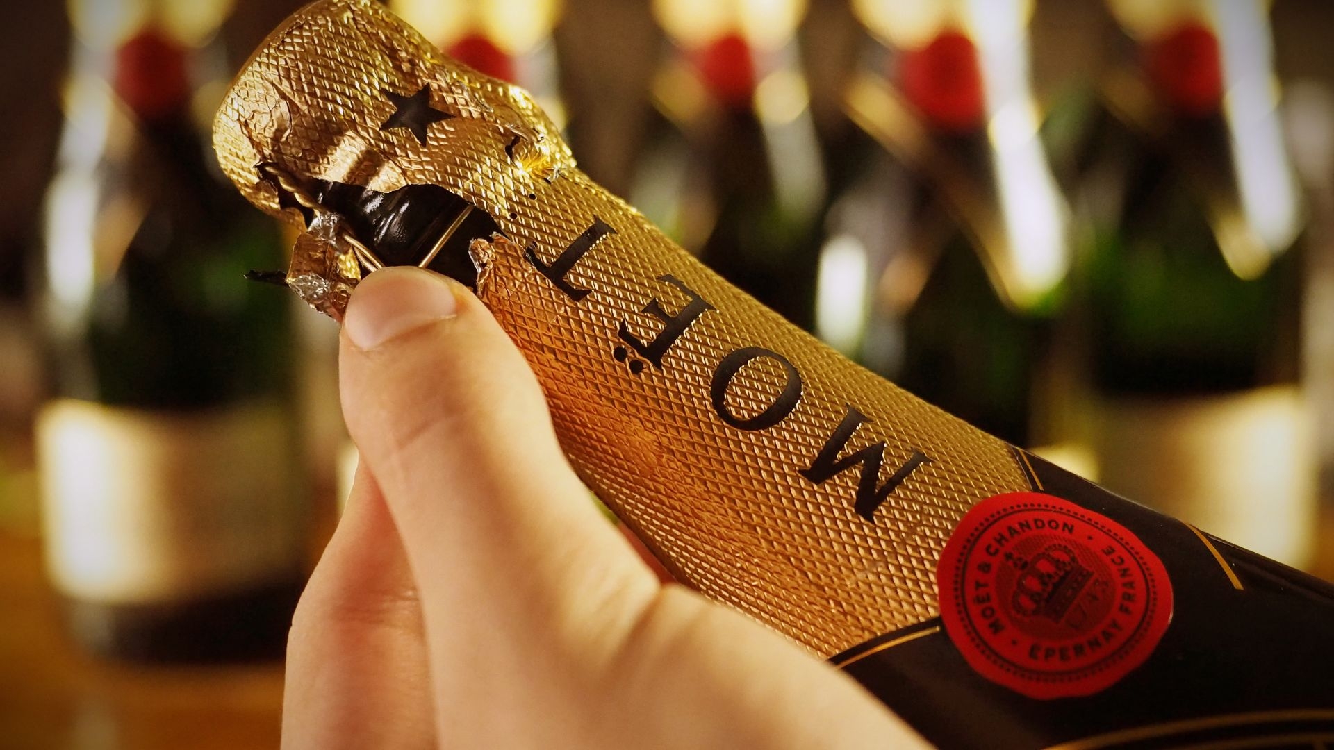 CHAMPAGNE