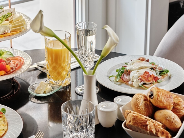 Late Breakfast