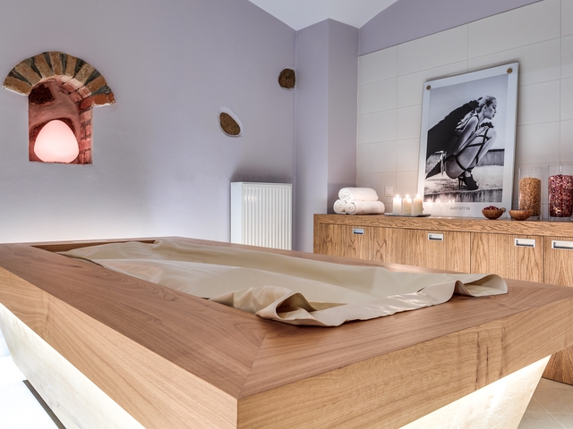 Wrapping the body in a Soft-Pack bath