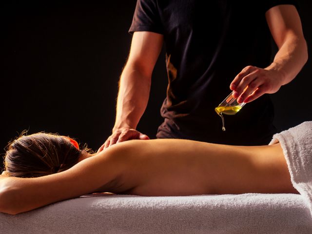 AYURVEDIC AND RELAXATION MASSAGES